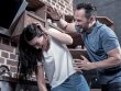 Мужчина бьет женщину: как поступить