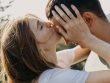 Значение поцелуя: что означает поцелуй в лоб