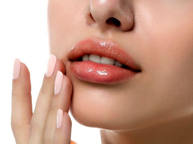 Народные и косметические средства для гладких губ