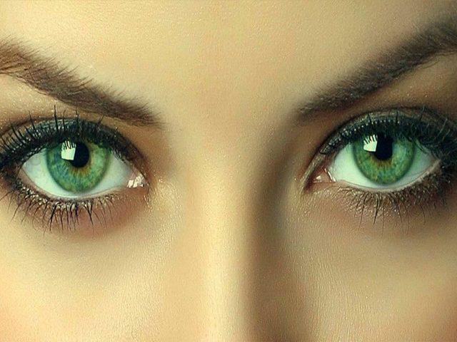 Что означает значит зеленый цвет глаз