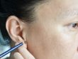 Значение родинок на ушах: коротко о главном