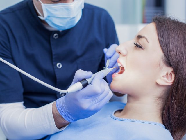 Чистка зубов ультразвуком: противопоказания